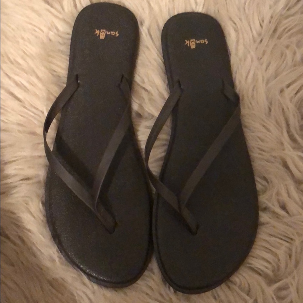 Sanuk flip flops